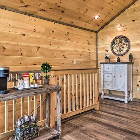 Modern Cabin With Hot Tub And Game Room In Gatlinburg! Εξωτερικό φωτογραφία