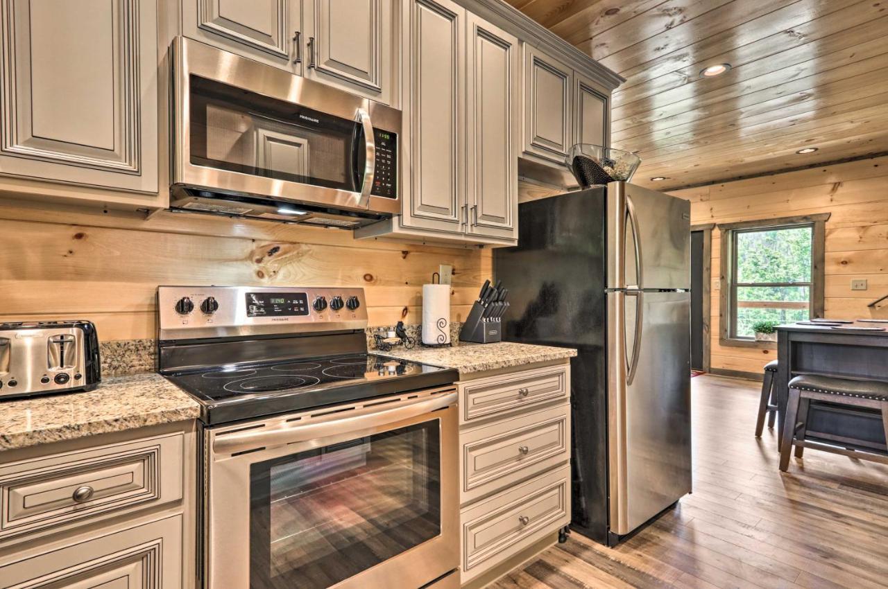 Modern Cabin With Hot Tub And Game Room In Gatlinburg! Εξωτερικό φωτογραφία
