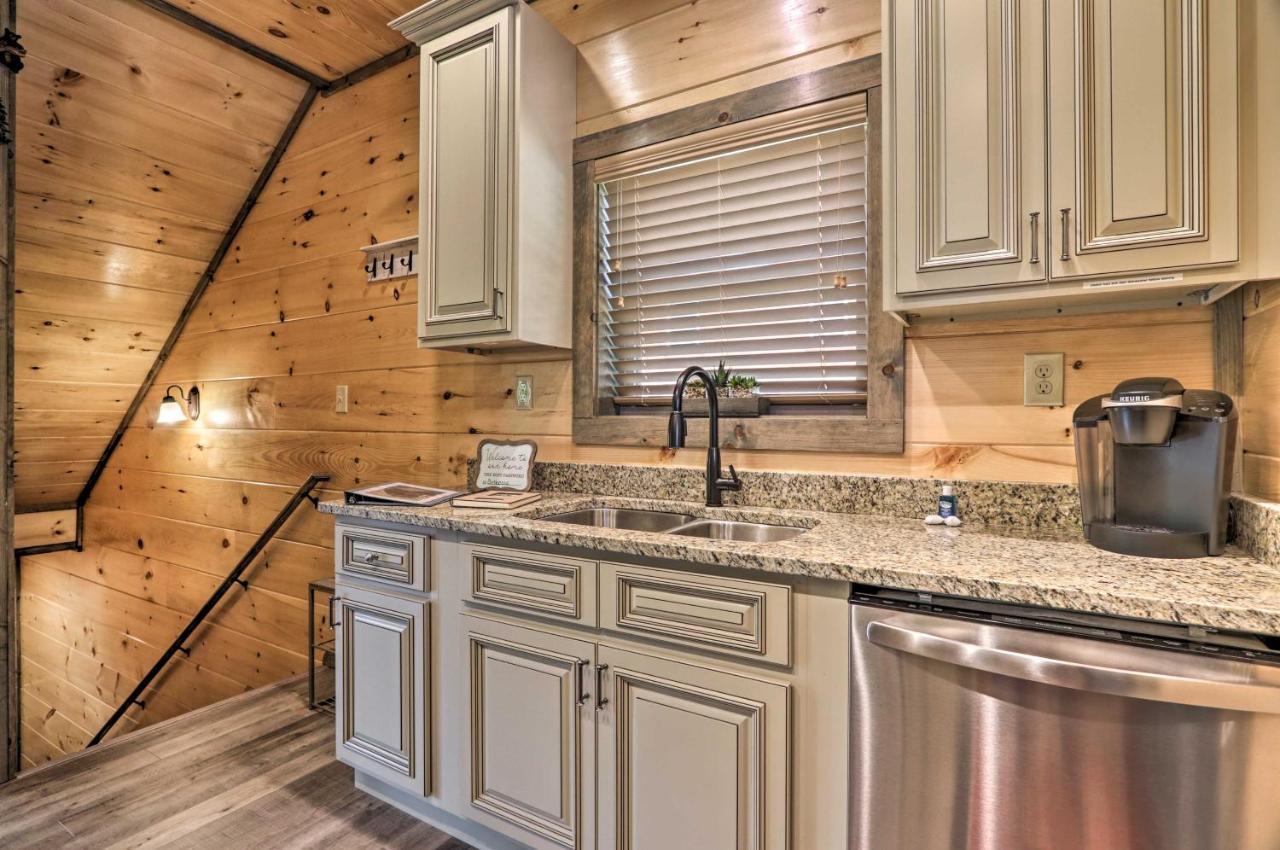 Modern Cabin With Hot Tub And Game Room In Gatlinburg! Εξωτερικό φωτογραφία