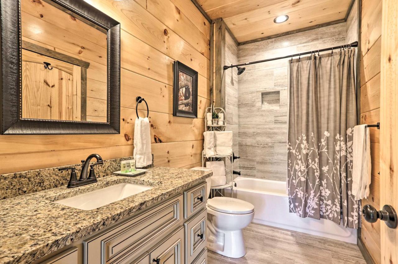 Modern Cabin With Hot Tub And Game Room In Gatlinburg! Εξωτερικό φωτογραφία