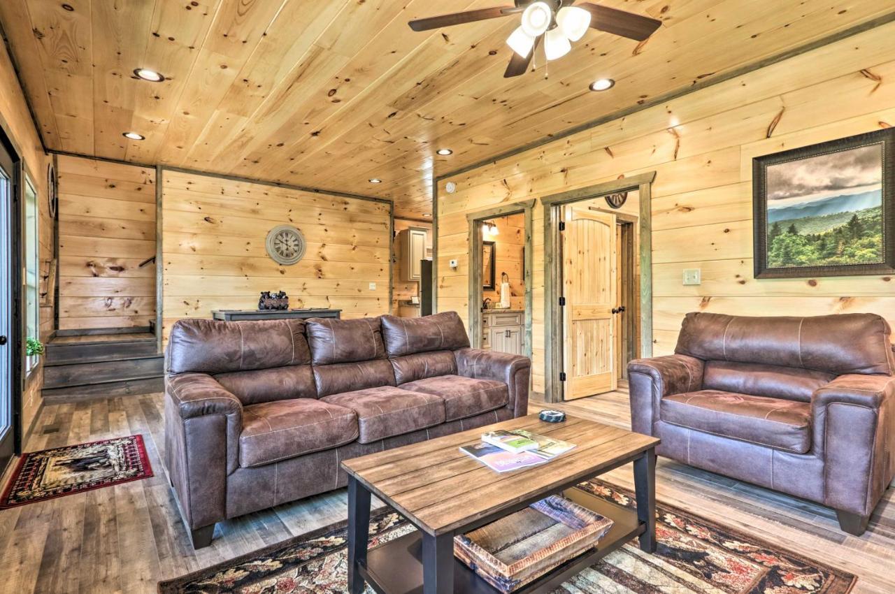 Modern Cabin With Hot Tub And Game Room In Gatlinburg! Εξωτερικό φωτογραφία