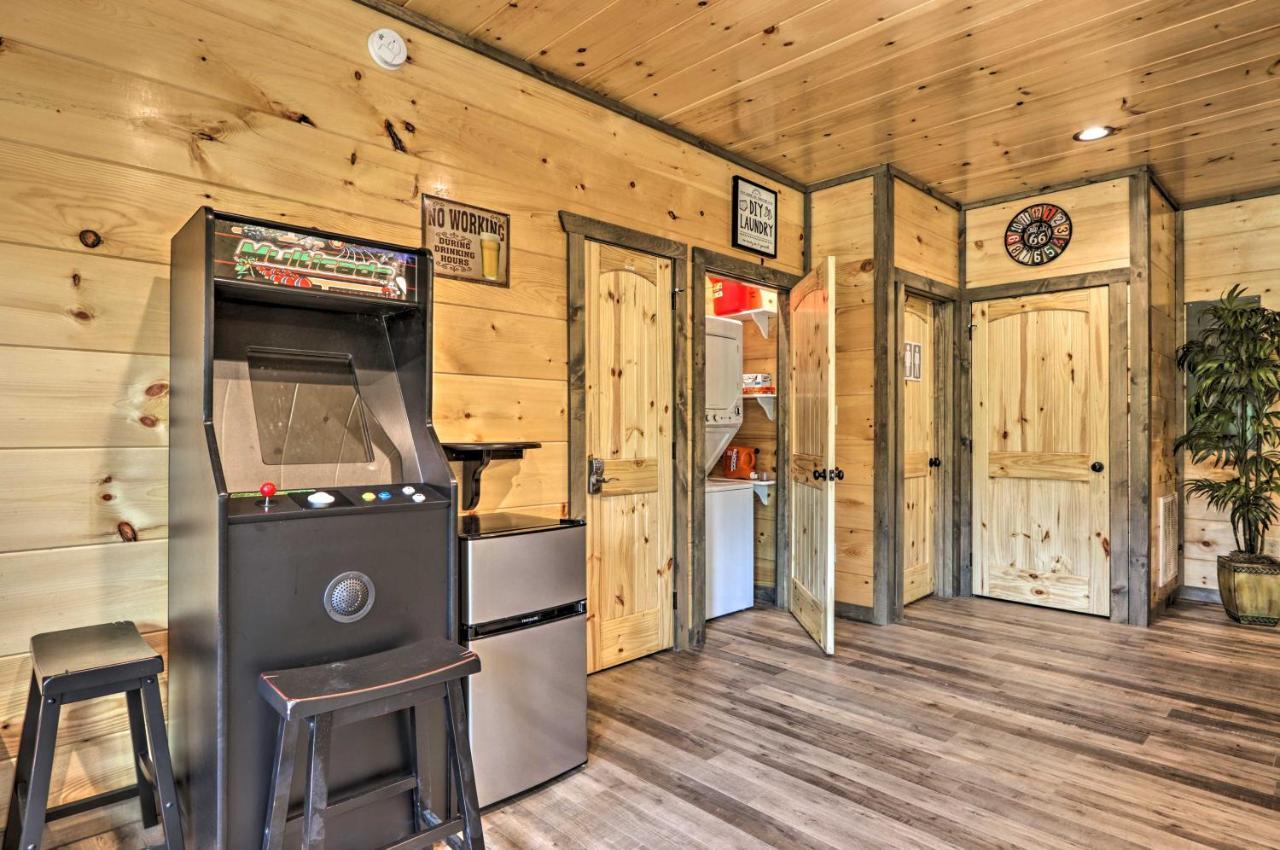 Modern Cabin With Hot Tub And Game Room In Gatlinburg! Εξωτερικό φωτογραφία