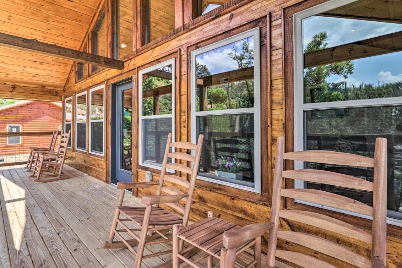 Modern Cabin With Hot Tub And Game Room In Gatlinburg! Εξωτερικό φωτογραφία