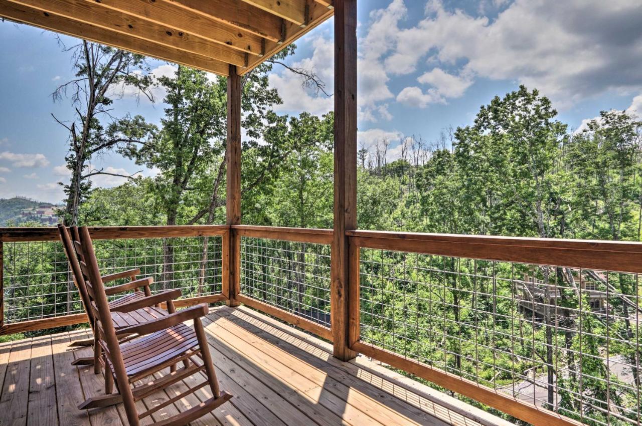 Modern Cabin With Hot Tub And Game Room In Gatlinburg! Εξωτερικό φωτογραφία